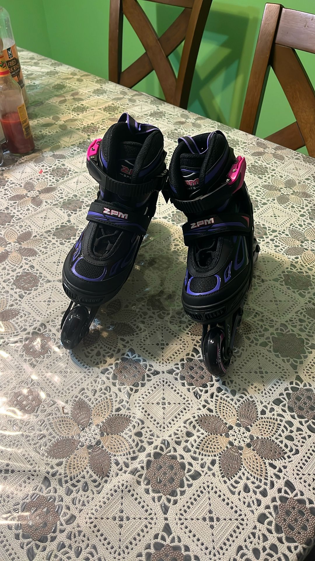 Girls Light Up Roller Skates *NEW*