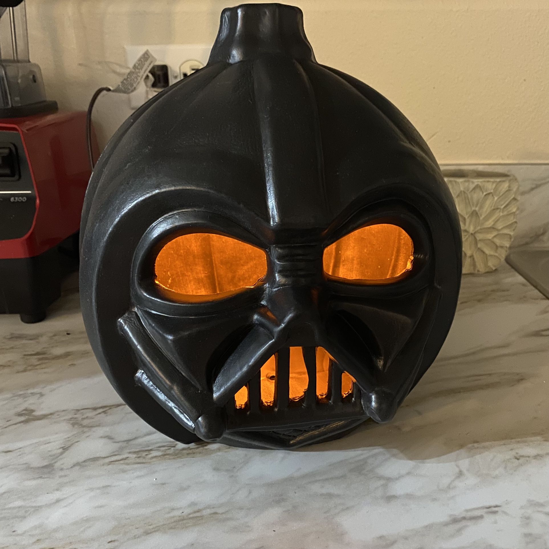 Amazing Darth Vader Plastic Jack-O-Lantern Halloween Decor - Star Wars