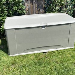 Rubbermaid Deck Box With Seat Extra Large Grey And Beige Excellent Clean Condition