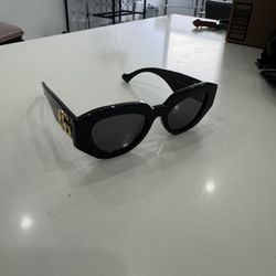 Gucci Black Sunglasses w Gold GG Logo