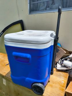 60 Qt. Ice Cube Roller Cooler