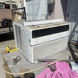 AC Window Unit  8000 BTU