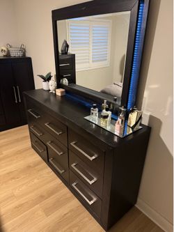 2 piece Black Dresser Set