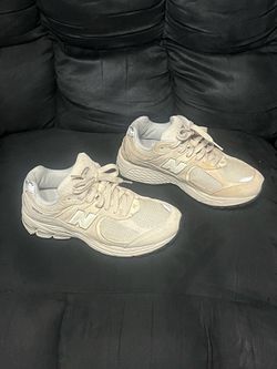 New balance shoes size 4