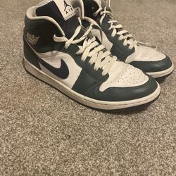 Jordan 1’s Woman’s Size 11.5