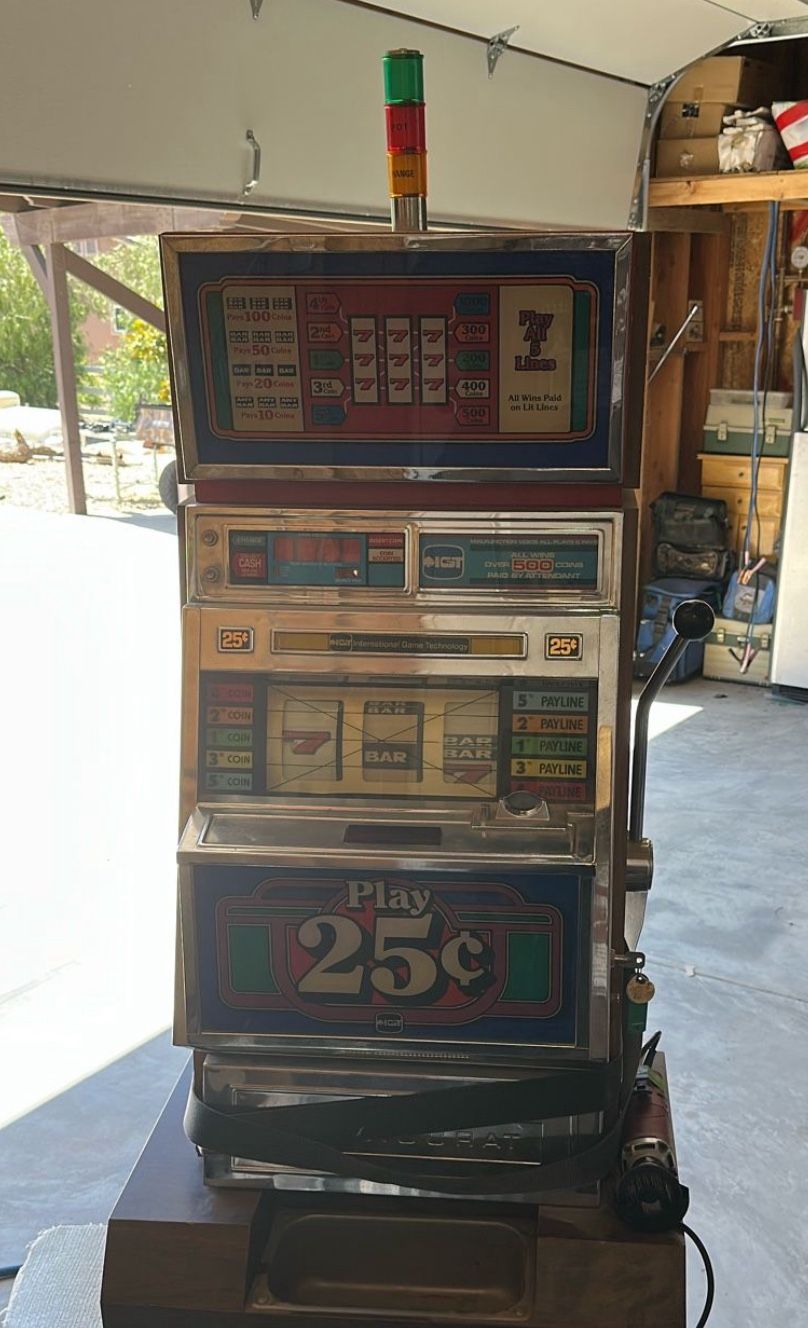 real slot machine 25¢ by Aristocat