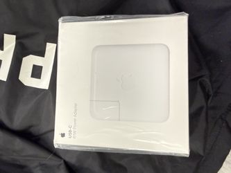 Apple 61W USB C Charger (Brand New)