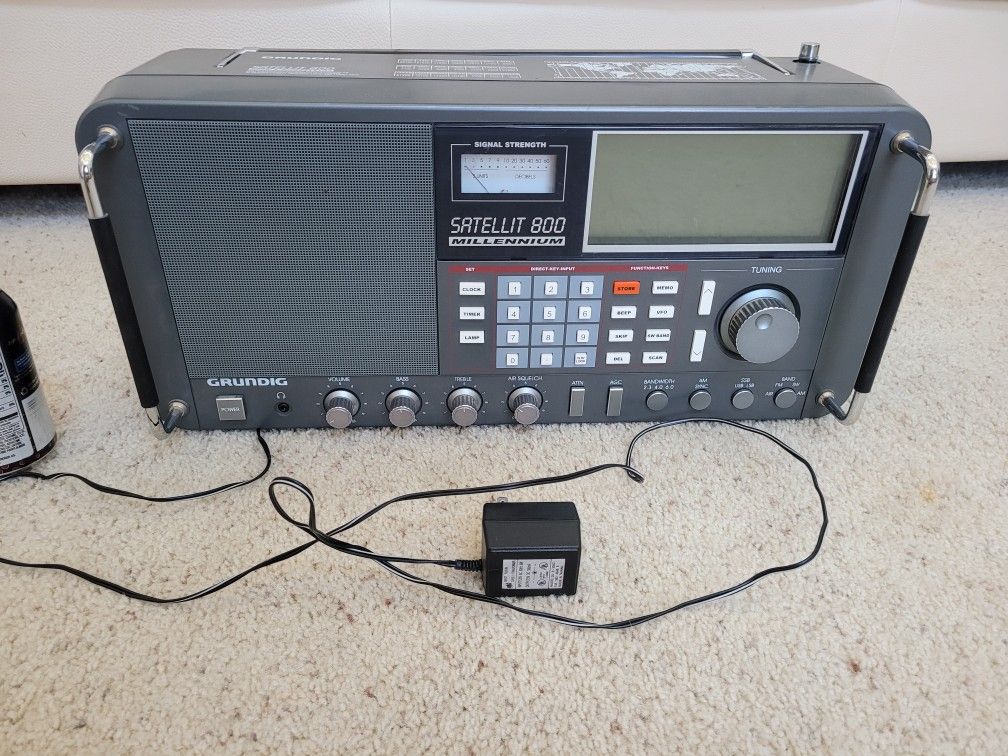 Grundig Satellit 800 Millenium Shortwave Radio