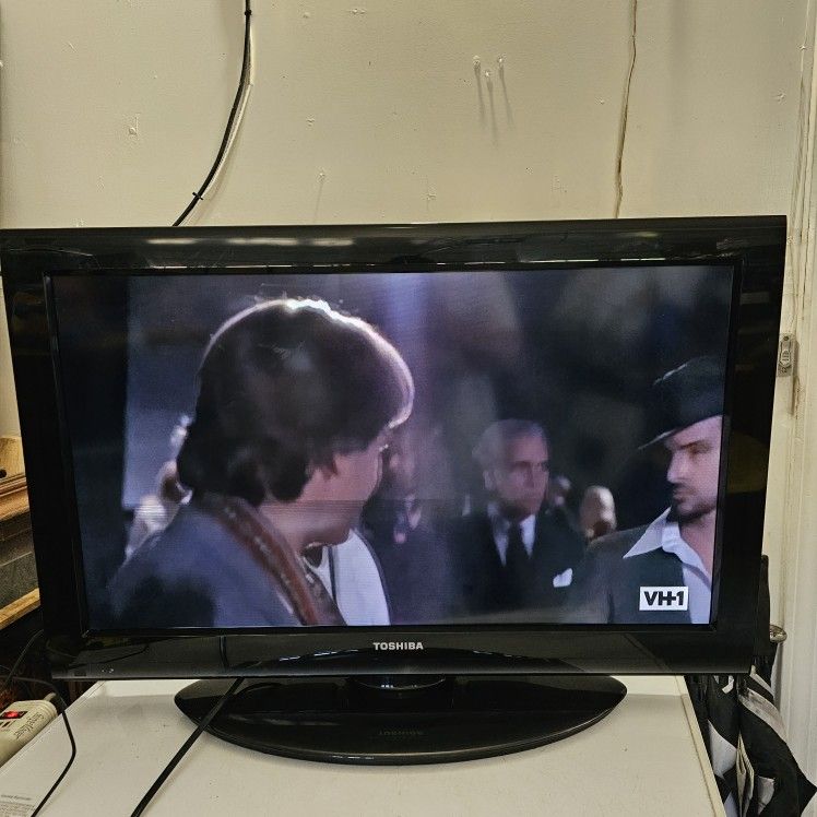 Toshiba 32C120U 32 Inch 720p HD LCD Television