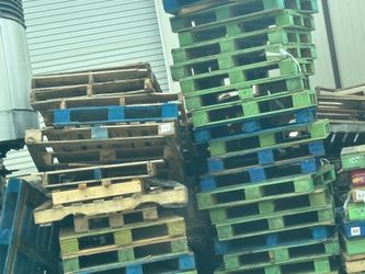Pallets ( free)