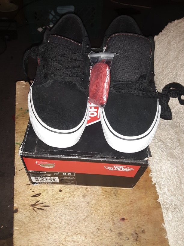 VANS CHUKKA LOW "FOREVER/ BLACK/RED"