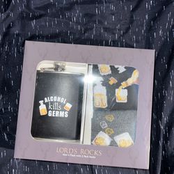 Flask W/ Mens Socks 🧦 Gift Set 