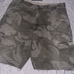 Wrangler Camo Cargo Shorts Size 34 $25