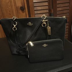 Coach leather tote bag - Authentic - w/ matching Wristlet