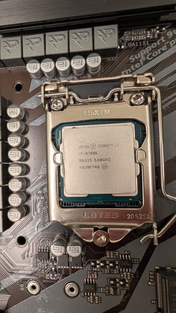 i7 9700K + Z390 UD Gigabyte Motherboard
