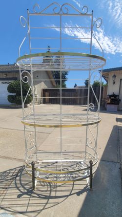 wroght iron bakers rack
