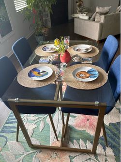 Dinning room table