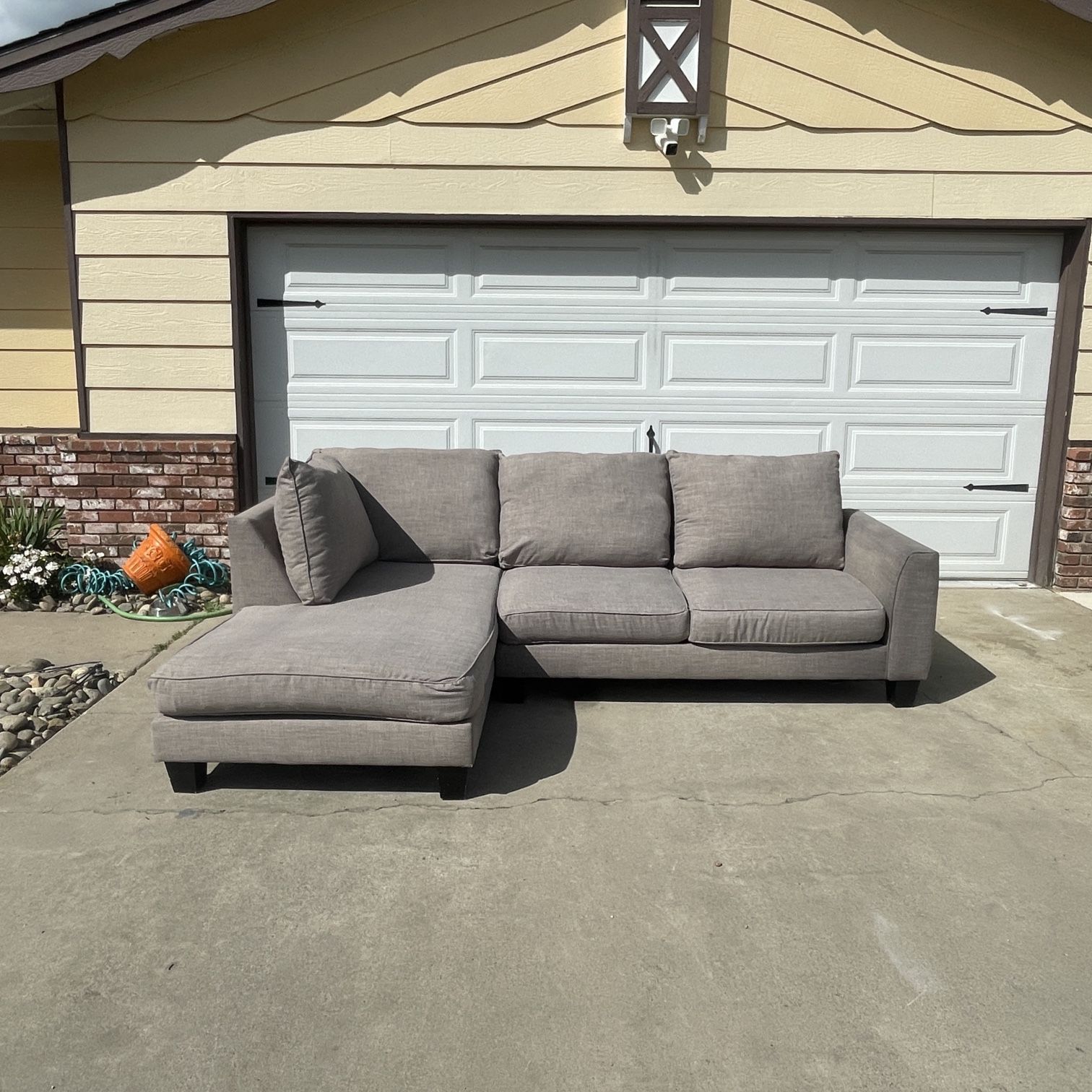 Gray L Sectional (Free Delivery 🚚)