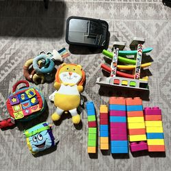 (MAKE OFFER) - Lots of Toddler Learning Toys, Items, and Blocks