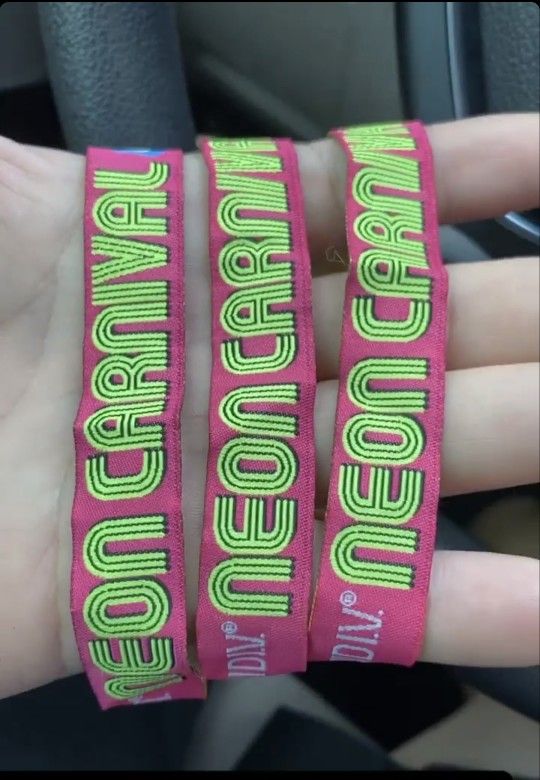 ONE NEON CARNIVAL WRISTBAND