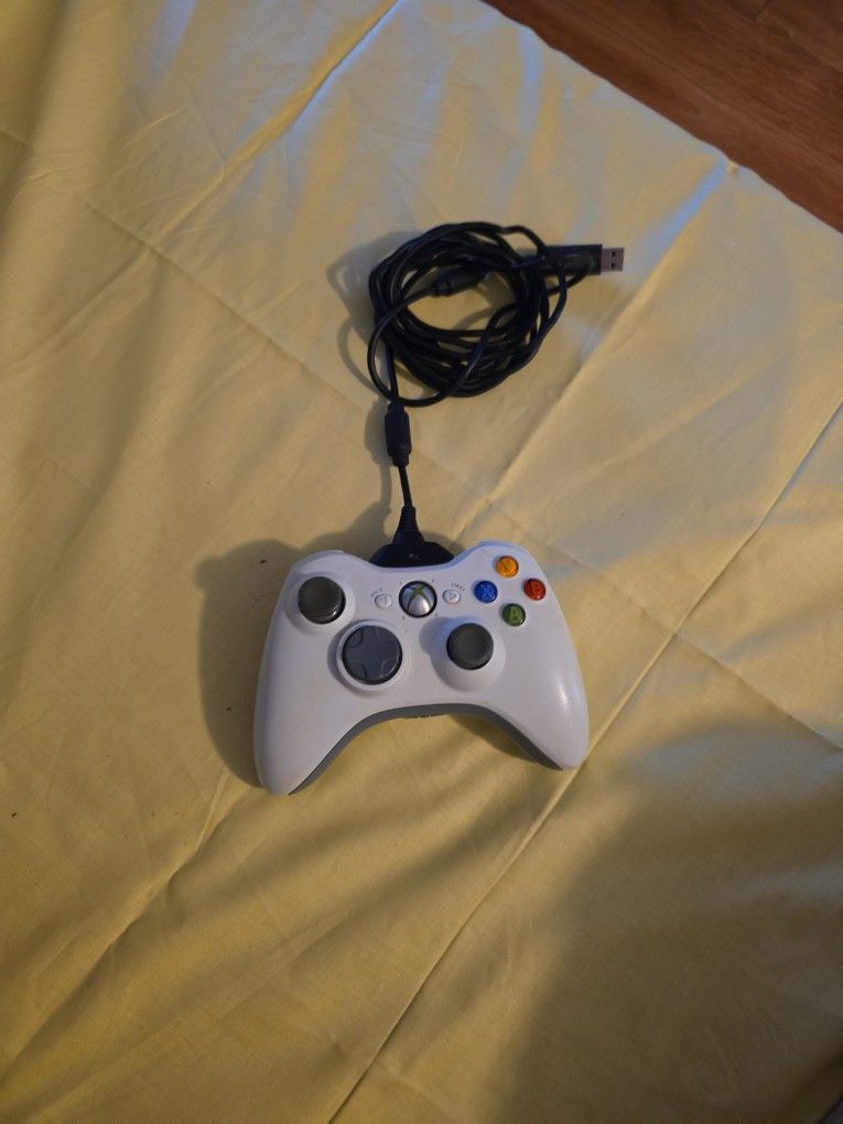 Xbox, three sixty controller with chargeable battery pack and usb adapter. 