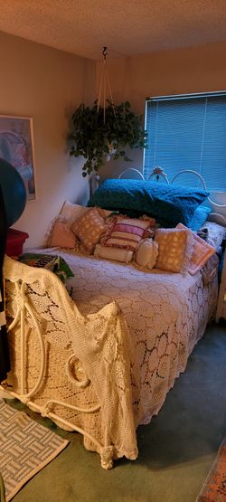 Vintage Pink Ortho-Spa Bed Set Queen – Complete – Frame, Headboard, Footboard, Box Spring, Mattress