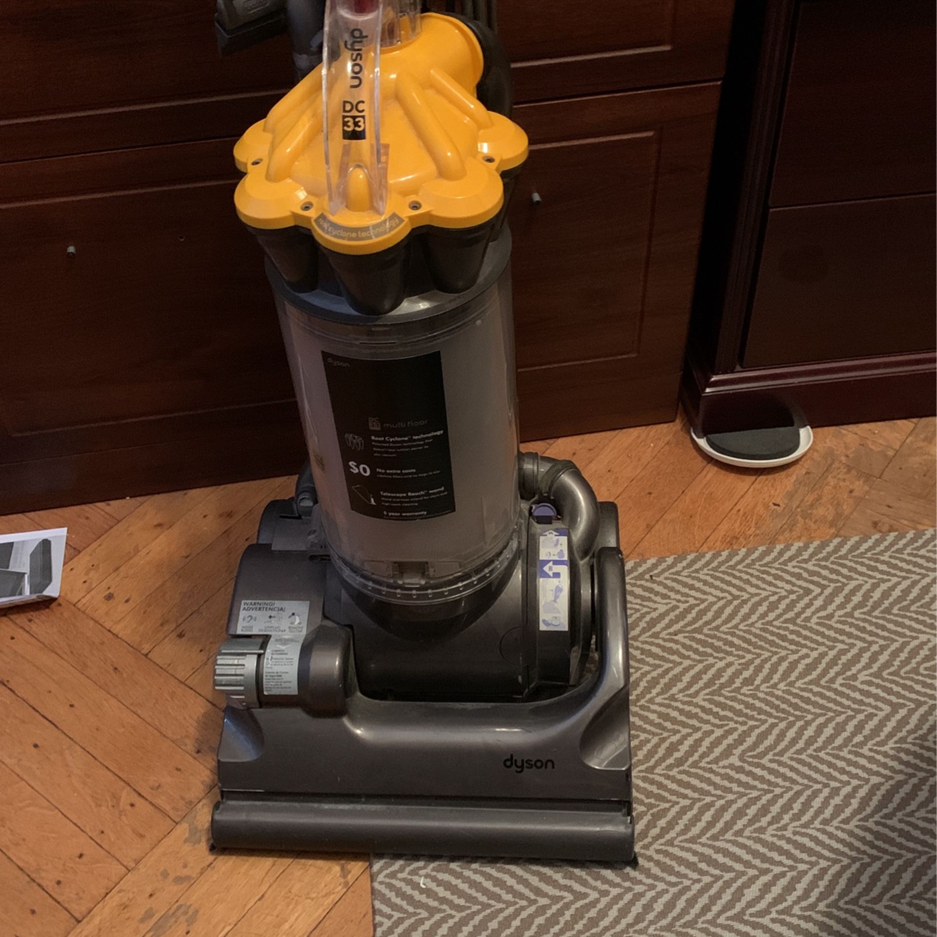 Dyson DC 33 Vacuum Cleaner