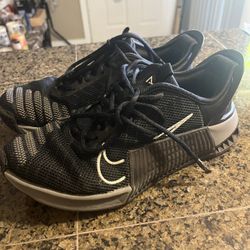 Great Deal Women’s Like New Black Nike Shoes Size 81/2 