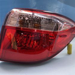 2017-2019 TOYOTA COROLLA RH OUTER TAIL LIGHT 