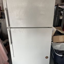 GE Refrigerator Freezer (used)