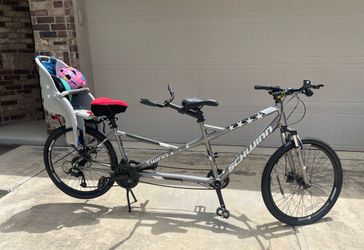 Schwinn Twinn tandem bicycle with attached Schwinn deluxe child bike carrier (helmets included)