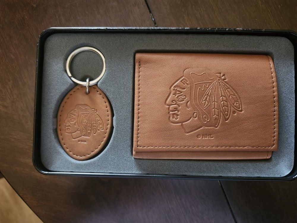 BRAND NEW NHL BlackHawk wallet And Key Chain Set