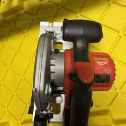 Milwaukee Circular Saw 