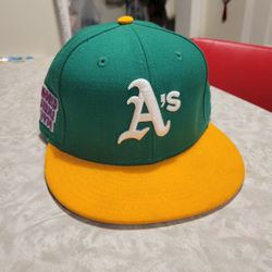 Oakland A’s New Era
Cooper's town collection Fitted Hat –Green & Gold World Series 1974 
Side Patch