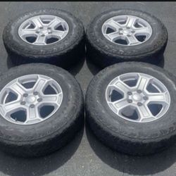 4 - 245/75r17 Jeep Wrangler Rim Wheels 5x5 5x127 W 70% Tire Treads!!
