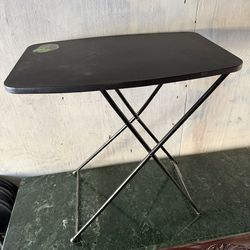 Foldable side table