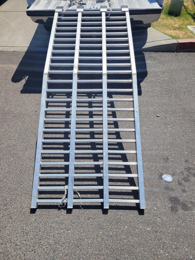 Folding Loading Ramp