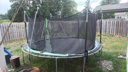 15' trampoline with net