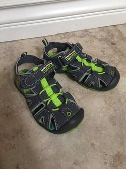 New slip on sandals size 9c