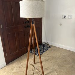 “NEW” WOOD TRIPOD LAMP WITH SHADE!!!