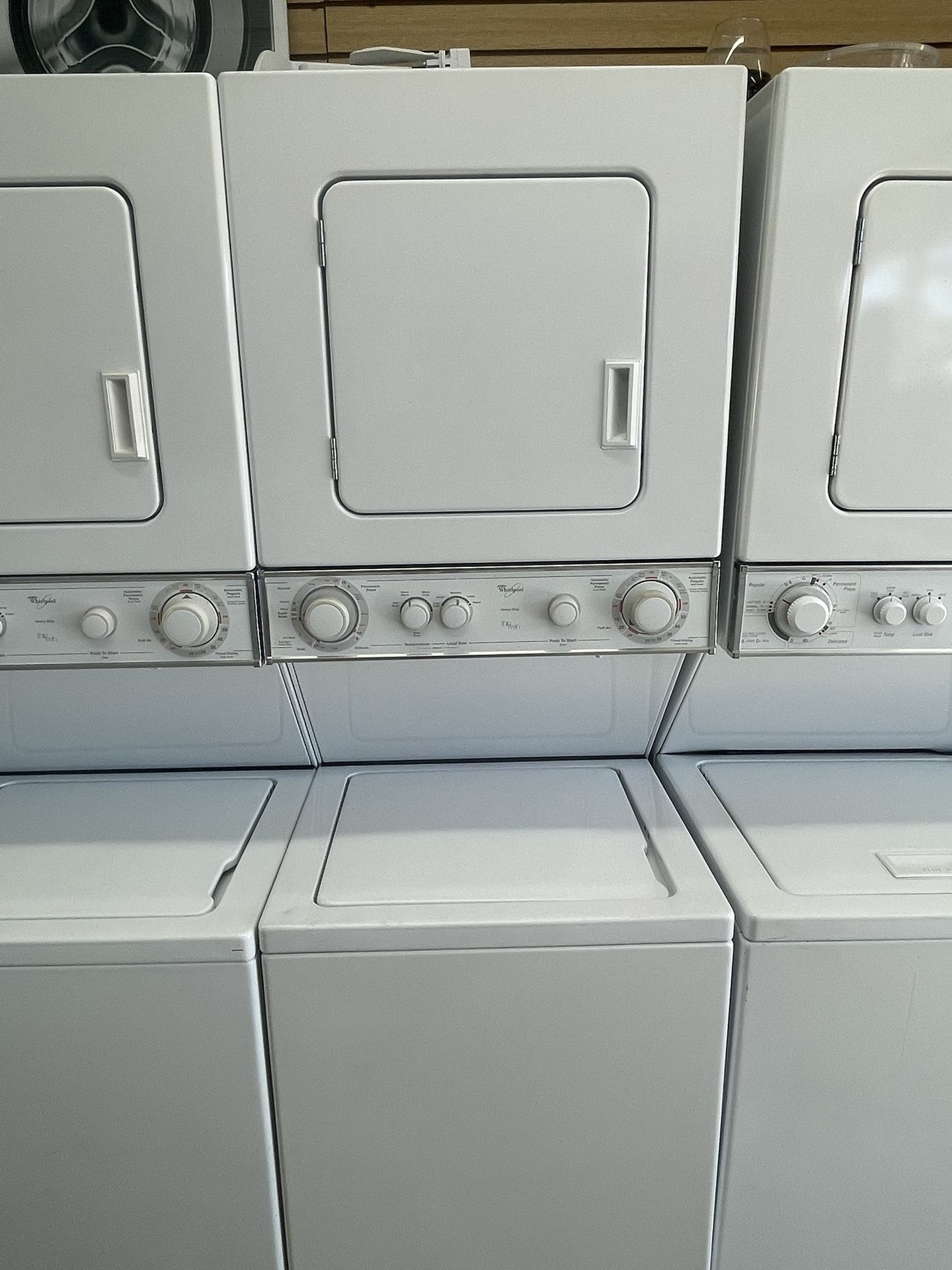 24’’ Whirlpool Washer And 220v Electric Dryer In Excellent Working Condition