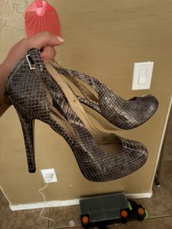 Wrap around ankle heel