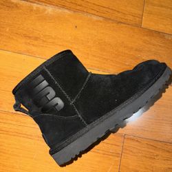Classic Mini UGG Rubber Logo