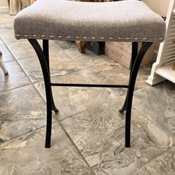 Cute Cushioned Barstool•Measurements In Photos