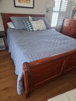 Queen Sleigh Bed