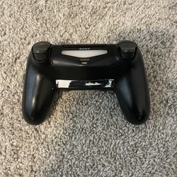 ps4 good condition has all wires and have games downloaded in the console and has. disc game and comes with controller 