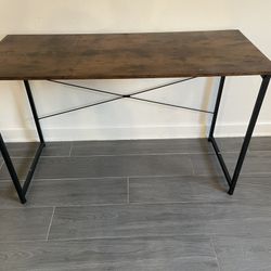 Computer desk (DesK)