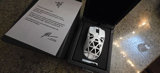 RAZER VIPER MINI SIGNATURE EDITION (1 OF 13,337 MADE)