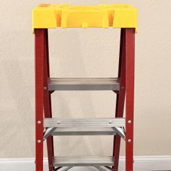 FS204P2025 4-ft ( 8-ft Reach Height) Fiberglass Type 2 - 225 Ibs. Load Capacity