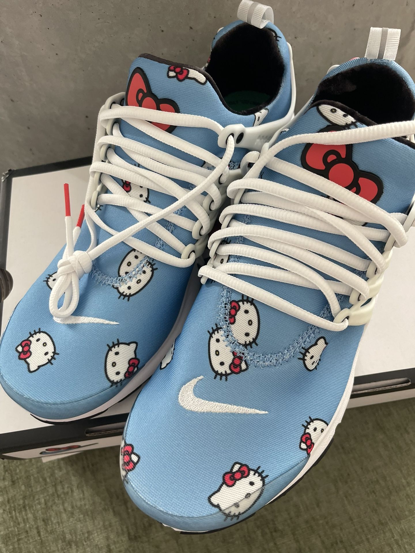 Hello Kitty X Nike 